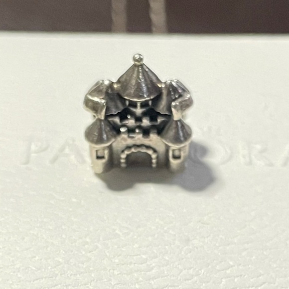 Pandora Happily Ever After Charm - Picture 1 of 3